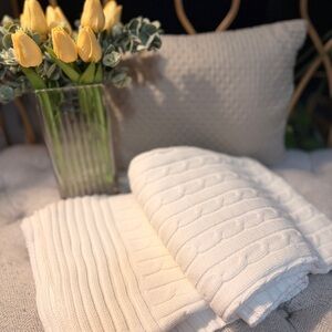 Empress & Co Luxurious Cream Cable Knit Throw Blanket